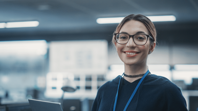 Mathematisch-technische/-r Software-Entwickler/-in (MATSE) bei der Arbeit in der Ausbildung