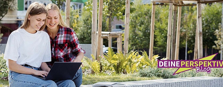 Schülerinnen aus der 7. Klasse Mittelschule informieren sich über Ausbildungsangebote