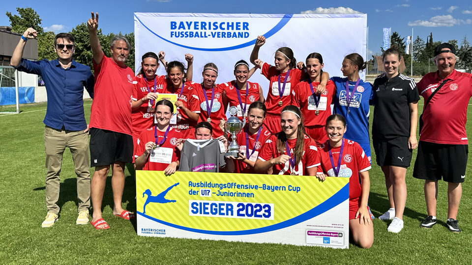 Das Team der AusbildungsOffensive-Bayern auf den Mädchenfußball-Cup 2023